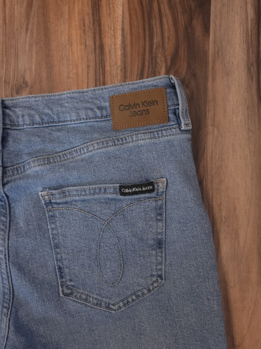 Calvin Klein Jeans Women’s Size 10 Light Wash High Rise Straight Mom Jeans Y2K - Picture 6 of 8